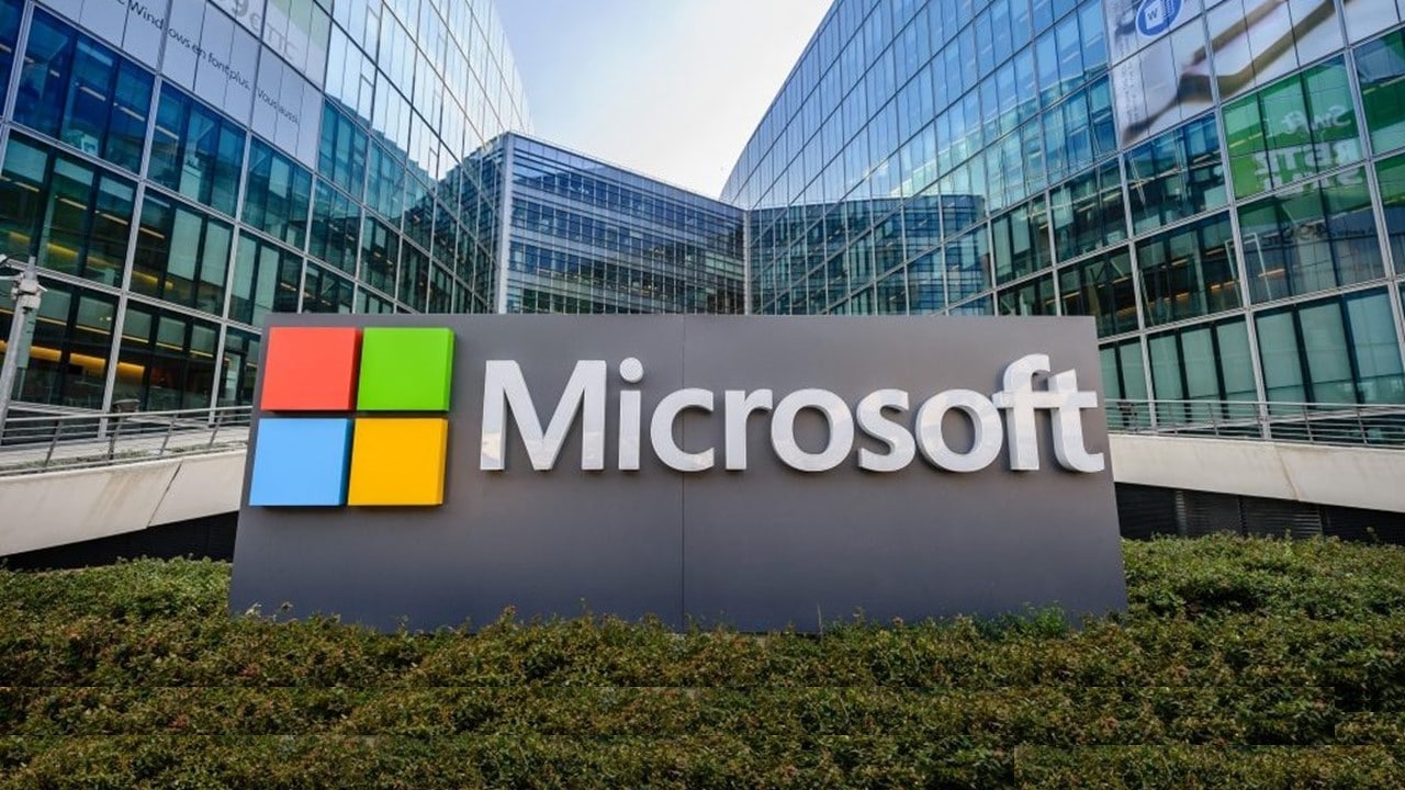 Microsoft PDG Salaire Augmente Despite 2500+ Layoffs in 2024