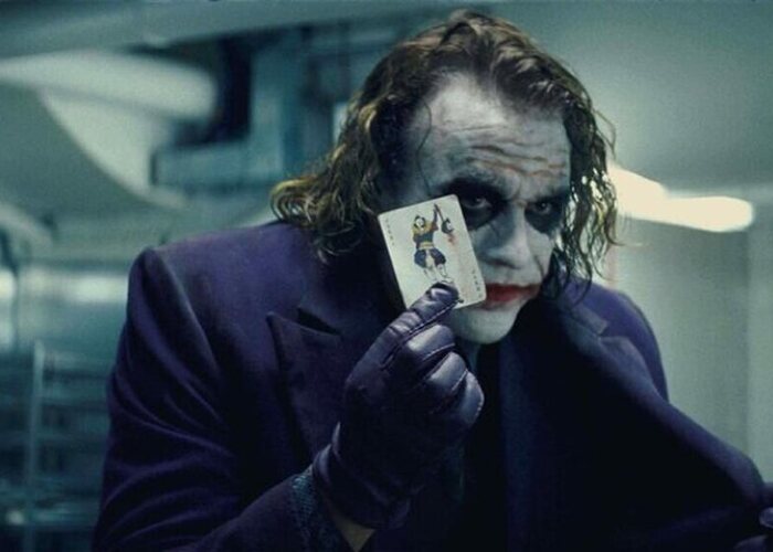 découvrez l'essentiel sur la batmoto dans the dark knight : design, fonctionnalités et rôle clé dans la saga batman.