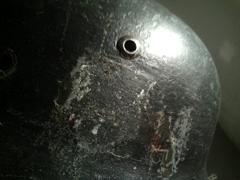 découvrez l'histoire fascinante des casques de la seconde guerre mondiale et explorez les différents modèles emblématiques utilisés pendant ce conflit.