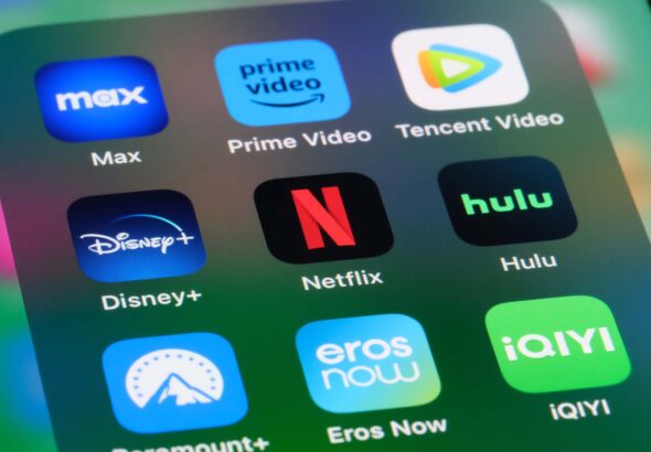 la hausse des prix de netflix incite certains utilisateurs à se tourner vers des alternatives illégales, mettant en lumière les défis du streaming payant.