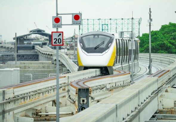 découvrez comment un monorail autonome révolutionne et revitalise les voies ferrées, offrant une solution innovante et écologique pour le transport moderne.