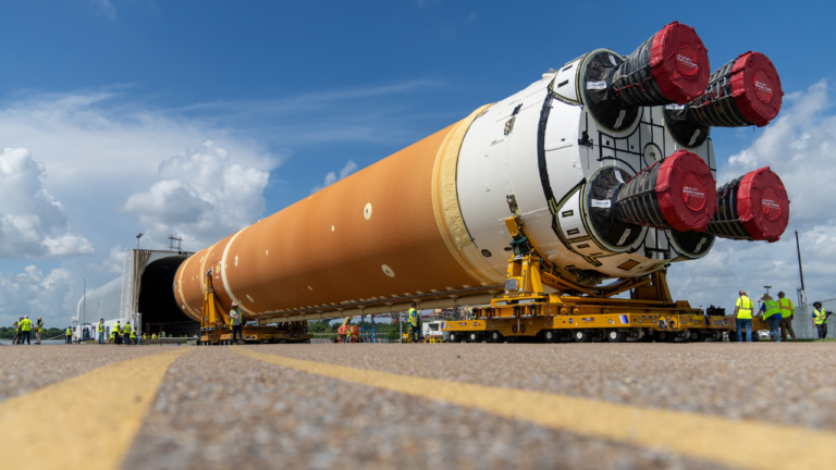 découvrez la mission artemis ii, la première mission habitée en orbite lunaire, marquant une étape majeure dans l'exploration spatiale et le retour de l'homme sur la lune.