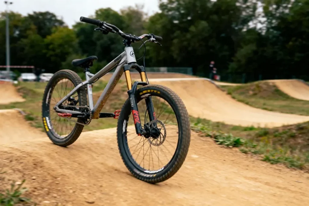 découvrez bikeinn, votre boutique vélo en ligne offrant un large choix de vélos, accessoires et équipements pour tous les passionnés de cyclisme. livraison rapide et service client de qualité.