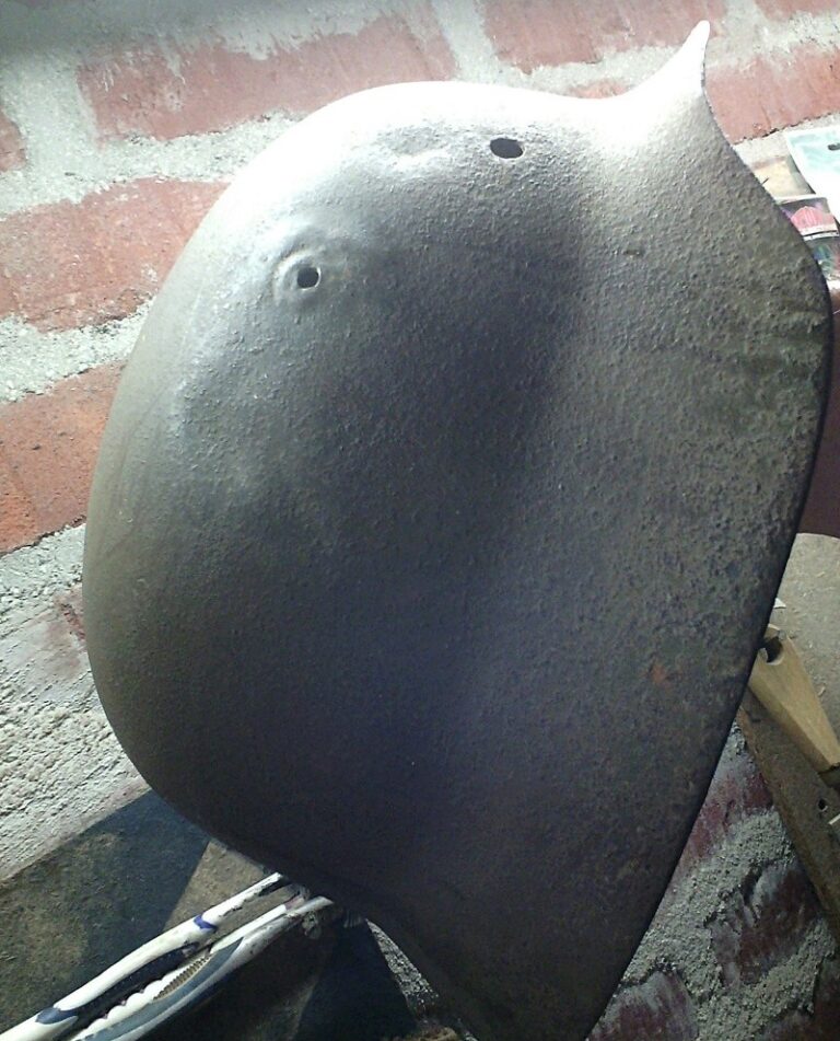 découvrez l'histoire fascinante des casques de la seconde guerre mondiale et explorez les différents modèles utilisés par les soldats à travers le conflit.