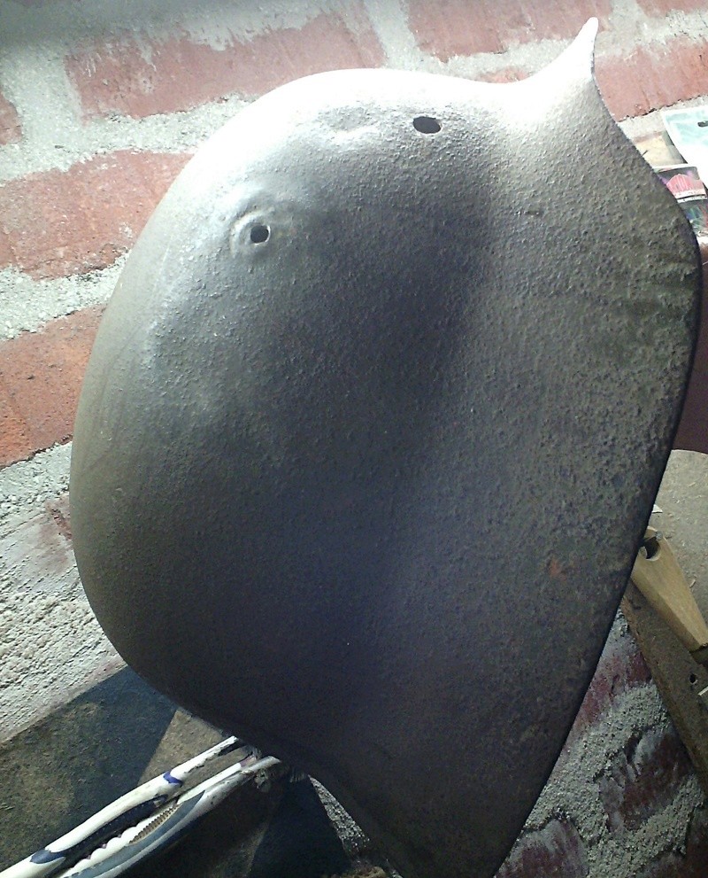 découvrez l'histoire fascinante des casques de la seconde guerre mondiale et explorez les différents modèles utilisés par les soldats à travers le conflit.