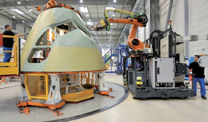 découvrez comment une compagnie aérienne innovante intègre des robots humanoïdes pour améliorer l'expérience des passagers et optimiser ses services.