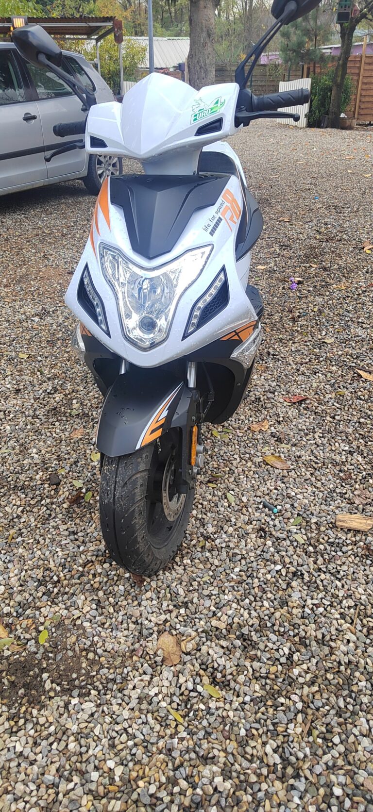 optimisez la performance de votre scooter 4 temps en toute sécurité grâce à notre guide complet de débridage sécurisé. améliorez la vitesse et la puissance sans compromettre votre sécurité.