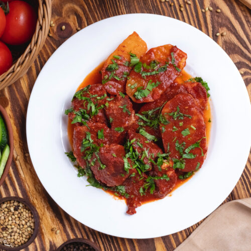 découvrez notre recette traditionnelle de langue de bœuf, un plat savoureux et authentique à préparer facilement pour un repas réconfortant.