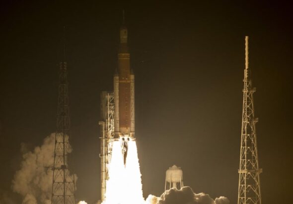 découvrez 4 photos incroyables de la lune capturées lors de la mission artemis ii, une étape majeure pour l'exploration spatiale et le retour des humains sur notre satellite naturel.