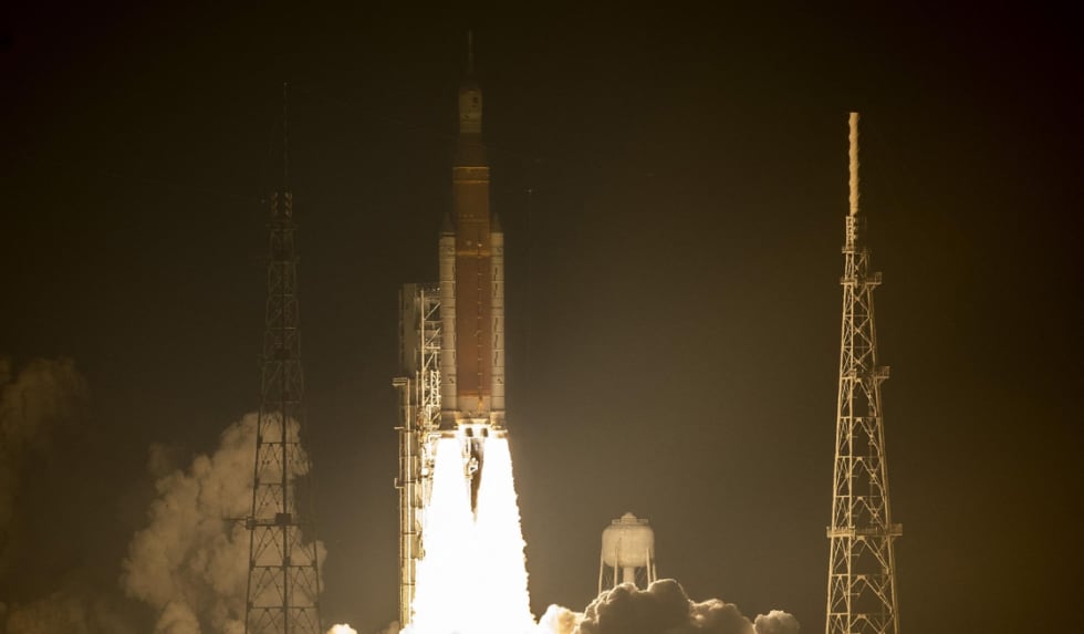 découvrez 4 photos incroyables de la lune capturées lors de la mission artemis ii, une étape majeure pour l'exploration spatiale et le retour des humains sur notre satellite naturel.