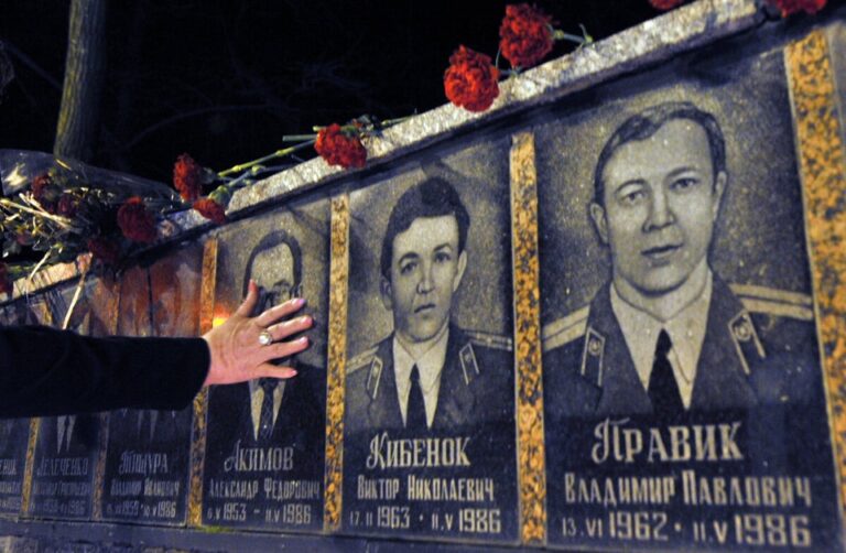 découvrez comment les mutations génétiques affectent les enfants nés à tchernobyl, avec un focus sur les impacts de la catastrophe nucléaire sur leur santé et leur développement.