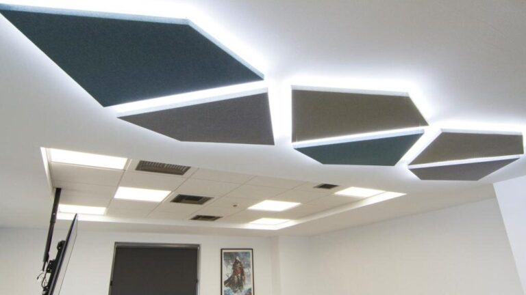 panneaux acoustiques led innovants alliant isolation sonore et éclairage d'ambiance pour un espace harmonieux et moderne.