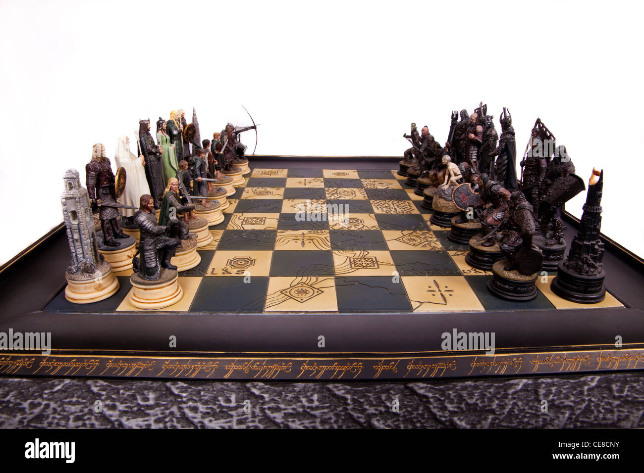 découvrez le jeu d'échecs lord of the rings, où stratégie et univers fantastique s'unissent pour des parties épiques inspirées de la terre du milieu.
