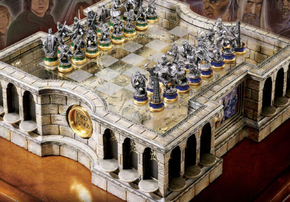 découvrez l'échiquier officiel du seigneur des anneaux, alliant stratégie et univers fantastique pour des parties épiques et immersives.