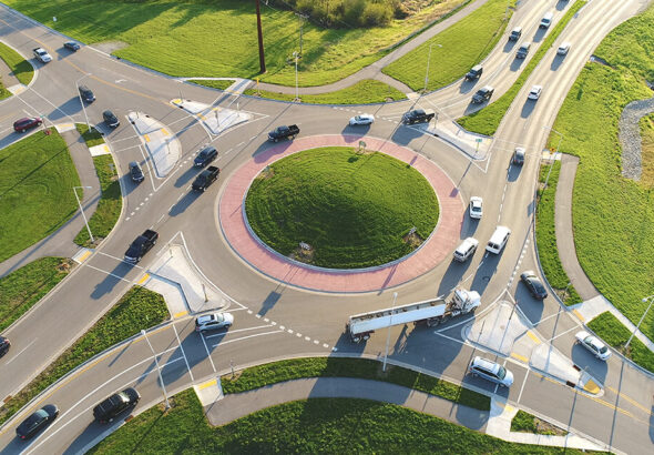 découvrez tout ce qu'il faut savoir sur les ronds-points : fonctionnement, règles de circulation et conseils pour conduire en toute sécurité.