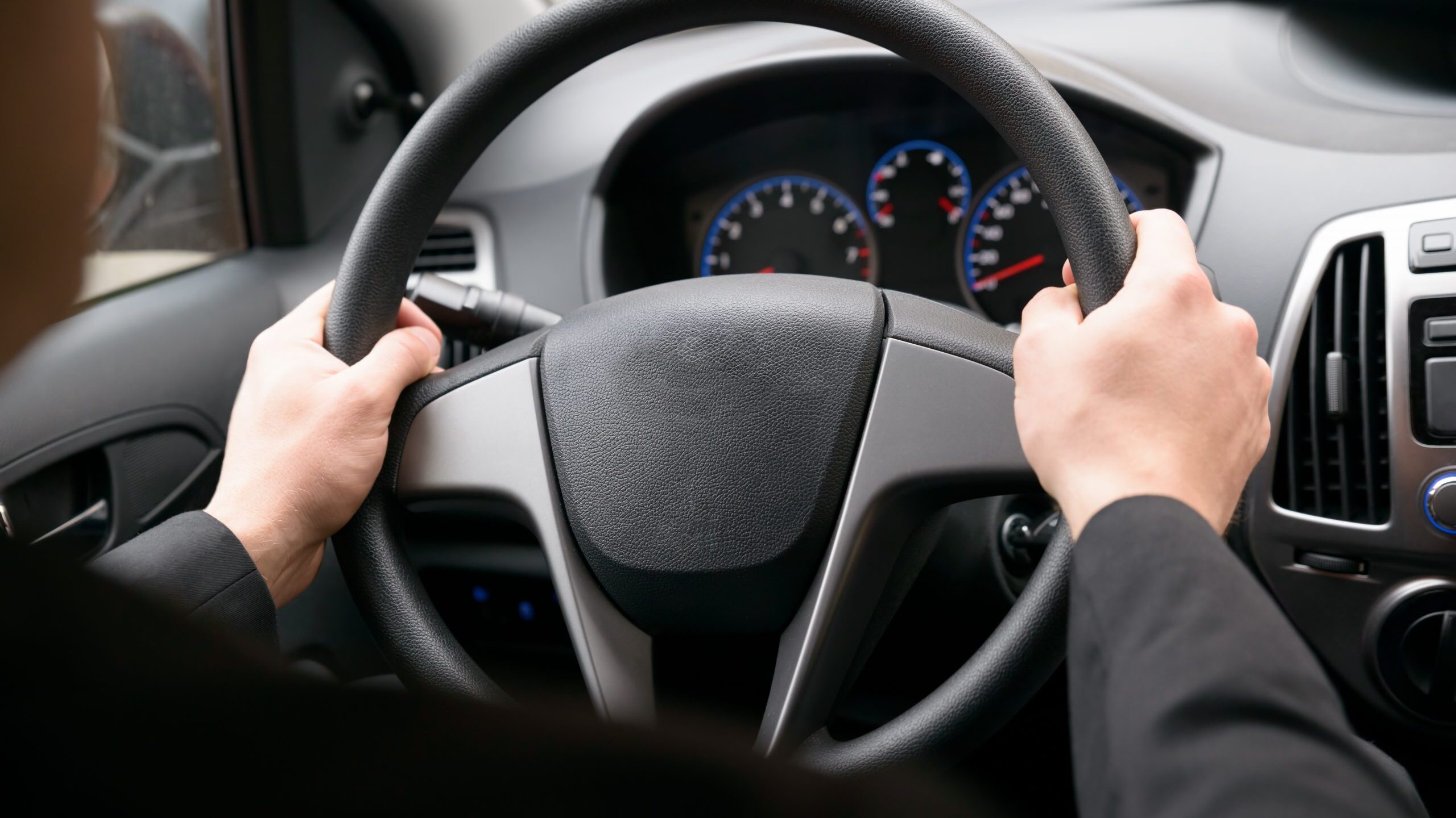 découvrez notre sélection de volants de qualité pour une prise en main optimale et un confort de conduite exceptionnel. parfaits pour toutes les marques et modèles de véhicules.