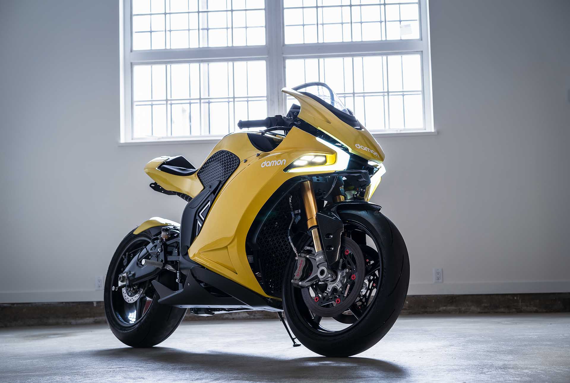 découvrez la puissance et l'innovation des motos sportives électriques : performance, design moderne et respect de l'environnement pour une expérience de conduite unique.
