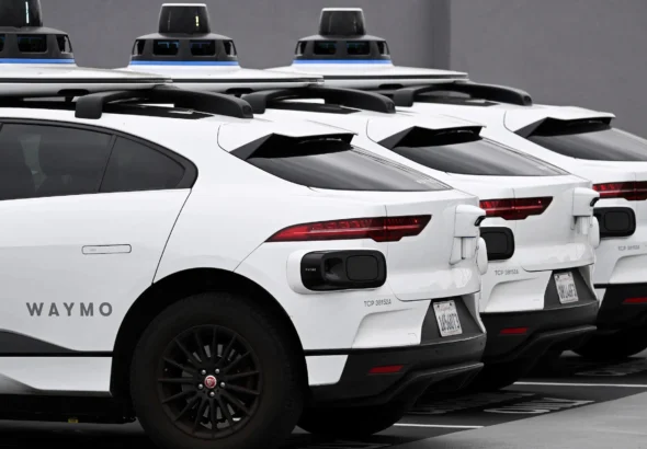 waymo est un leader dans le développement de technologies de conduite autonome, offrant des solutions innovantes pour des déplacements plus sûrs et efficaces.