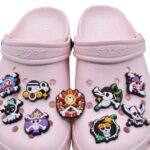 personnalisez vos pins pour crocs et ajoutez une touche unique à vos chaussures préférées avec des designs originaux et colorés.
