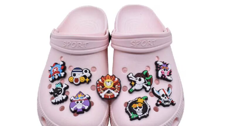 personnalisez vos pins pour crocs et ajoutez une touche unique à vos chaussures préférées avec des designs originaux et colorés.