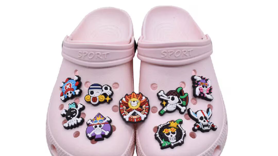 personnalisez vos pins pour crocs et ajoutez une touche unique à vos chaussures préférées avec des designs originaux et colorés.