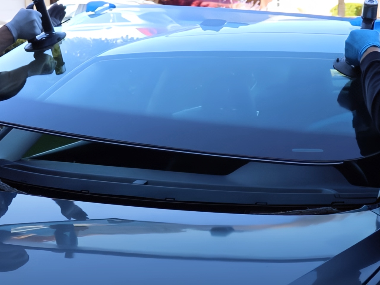 service professionnel de remplacement de pare-brise rapide et fiable pour assurer votre sécurité et la clarté de votre vision sur la route.