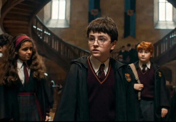 découvrez le casting complet de la saison 2 de harry potter, avec tous les acteurs principaux et secondaires qui donnent vie à cet univers magique.