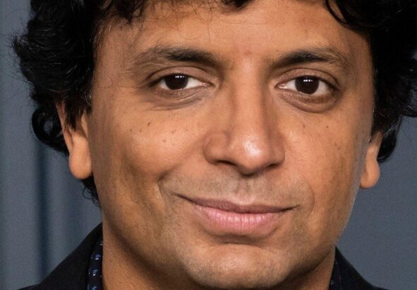 découvrez l'univers captivant de m. night shyamalan, réalisateur et scénariste célèbre pour ses films à suspense et ses twists inattendus.